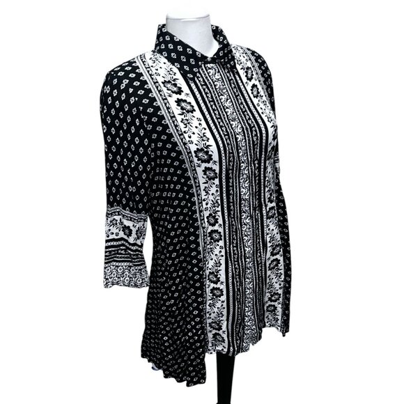 Women's Black and White Patterned Dress - Picture 15 of 15